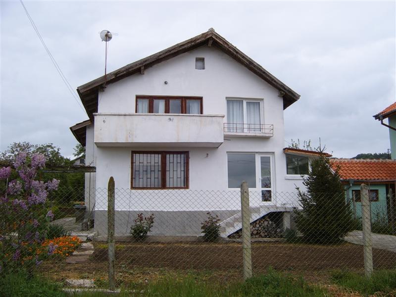 For sale a solid two-storey house in in a village, 10 minutes from the ...